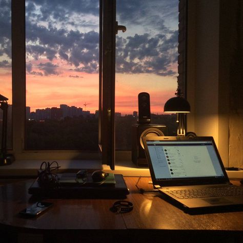 Aesthetic Objects, Artsy Photography, Room Of One's Own, Focus On The Good, Sky Wallpaper, Mac Wallpaper, Study Room Decor, Look At The Sky, My Themes