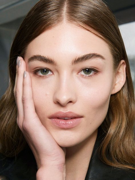 Pale Skin Makeup, How To Contour, Natural Beauty Treatments, Natural Beauty Care, Grace Elizabeth, Natural Brows, Natural Eyebrows, Hair Rinse, Spring Makeup