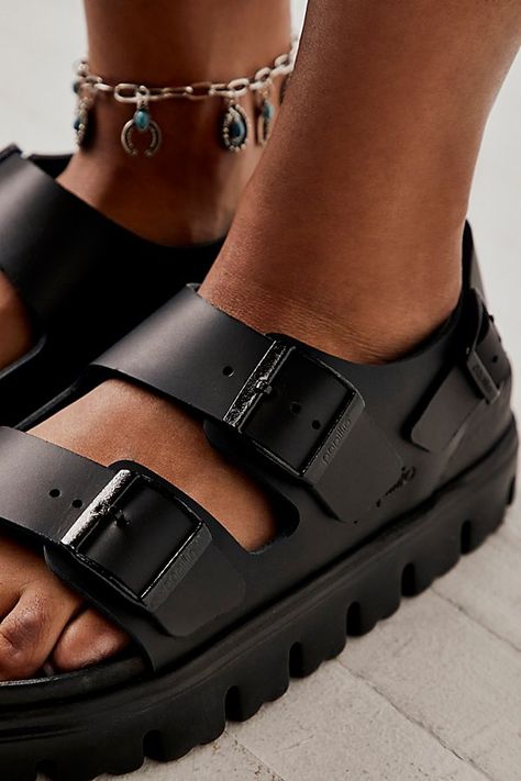 Birkenstock Outfit, Birkenstock Milano, Chunky Sandals, Jeans Outfit Casual, What To Wear Today, Chunky Platform, Love Clothing, Boot Bag, Leather Flats