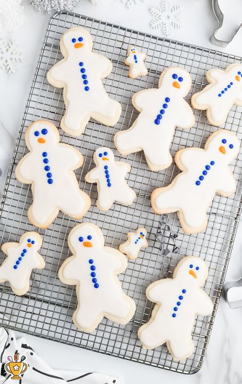 These festive Gingerbread Man Sugar Cookies are soft, spiced, and perfect for holiday baking fun. Easy to make and loved by all! Gingerbread Man Sugar Cookies, Decorate Gingerbread Cookies, Gingerbread Men Cookies, Ginger Cookie Recipes, How To Make Gingerbread, Gingerbread Cookies Decorated, Turtle Cookies, Holiday Desserts Table, Fluff Desserts