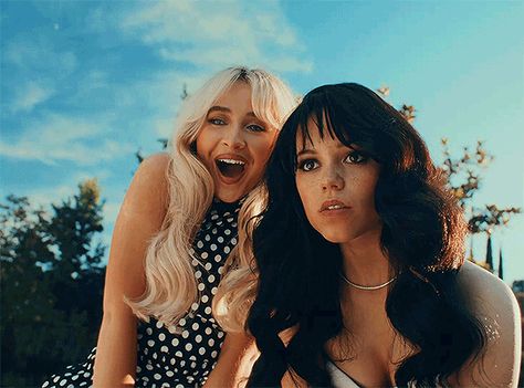 Sabrina Carpenter And Jenna Ortega Taste, Music Gif Aesthetic, Jenna And Sabrina, Jenna Ortega Sabrina Carpenter, Sabrina Carpenter Music Videos, Sabrina And Jenna, Jenna Ortega And Sabrina Carpenter, Sabrina Carpenter And Jenna Ortega, Sabrina Carpenter Movies