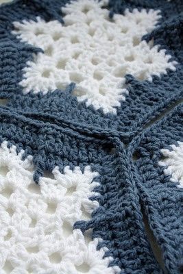 Motifs Afghans, Snowflake Blanket, Motifs Granny Square, Crocheted Afghans, Crochet Snowflake, Blanket Afghan, Snowflake Patterns, Confection Au Crochet, Pattern Blanket