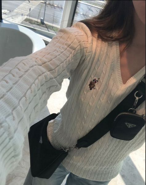 Polo Ralph Lauren Women Aesthetic, Polo Ralph Lauren Women Outfits Preppy, Polo Old Money Aesthetic, Uspa Polo Women Outfit, Polo Girl Aesthetic, White Ralph Lauren Sweater Outfit, Ralf Lauren Girl, Prada Old Money, Polo Knit Sweater Outfit