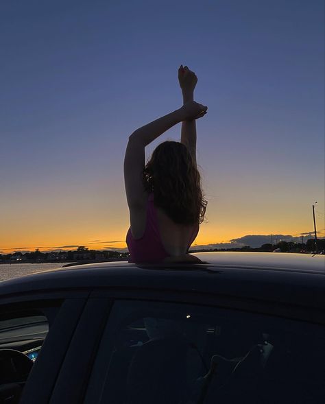 Car Photoshoot Sunroof, Hands Out The Sunroof Aesthetic, Sunroof Pics, Car Sunroof Picture Ideas, Sunroof Aesthetic, Sunroof Picture Ideas, Car Sunroof Photoshoot, Sunroof Photoshoot, Sunroof Car Aesthetic