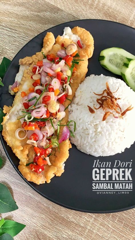 Resep Ikan Dori Geprek Sambal Matah dari @vianney_lim99 Dory Fish Fillet Recipes, Dory Recipe, Dory Fish Recipe, Dory Fish, Diet Sehat, Resep Diet, Thai Street Food, Makanan Diet, Food To Go