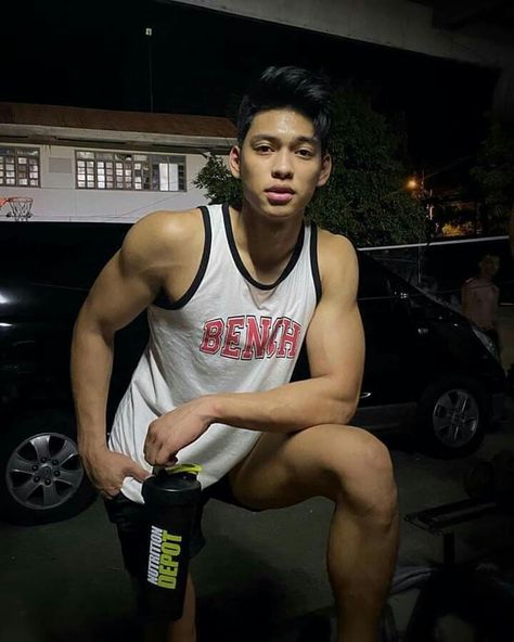 Ricci Rivero, Attack On Titan Mike, Bad Boy Quotes, Self Defense Moves, Bodybuilding Workout Plan, Swag Boys, Handsome Asian Men, Hot Asian Men, Street Fashion Men Streetwear