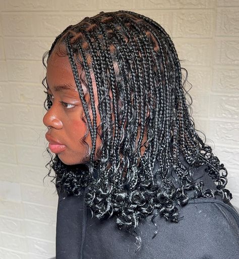 Shoulder-Length Natural Boho Braids Cabello Afro Natural, Short Box Braids Hairstyles, Short Box Braids, Goddess Braids Hairstyles, Box Braids Hairstyles For Black Women, Cute Box Braids Hairstyles, Protective Hairstyles Braids, Short Braids, Pretty Braided Hairstyles