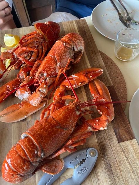 Social Media Manager Content, Lobster Fest, Lobster Thermidor, Lobster Dishes, Lobster Dinner, Dishes To Make, Soul Food Dinner, Lobster Recipes, Feel Good Food