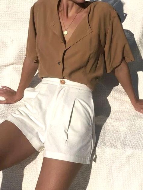 Vintage Summer Outfits, Minimalist Moda, White Outfits For Women, Moda Chic, Evening Outfits, Mode Inspo, White Outfits, Outfit Casual, Minimalist Outfit