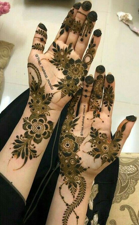 Arabic Khafif Mehndi Designs, Arabic Mehndi Designs Back Hand, Easy Mehndi Designs, Khafif Mehndi Design, Floral Henna Designs, Legs Mehndi Design, Modern Henna Designs, Easy Mehndi, Very Simple Mehndi Designs