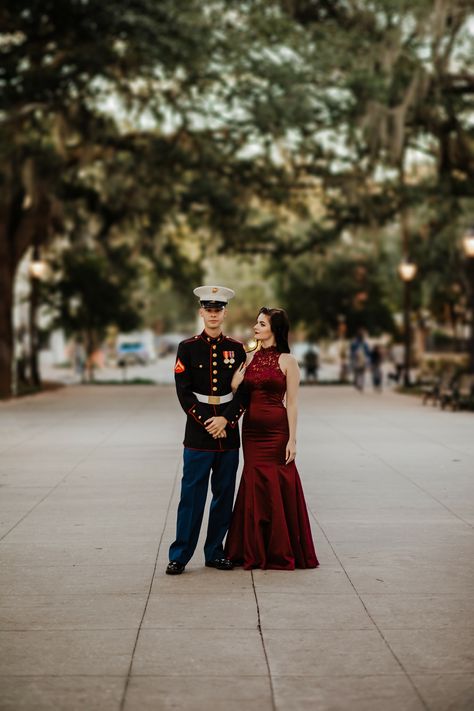 Marine Ball Pictures, Military Graduation Outfit, Marine Photoshoot, Army Photoshoot, Marines Dress Blues, Marine Core, Marine Corps Wedding, Ball Photoshoot, Ball Pictures