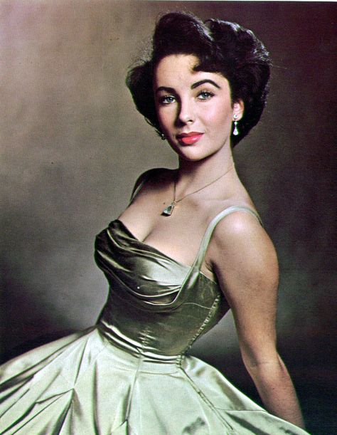 Elizabeth Taylor, almost 17, sits for photographer Phillippe Halsman in a decollete evening dress of gold silk Edward Wilding, Violet Eyes, Hollywood Icons, Actrices Hollywood, Norma Jeane, Virginia Woolf, Lindsay Lohan, Hollywood Glam, Sophia Loren