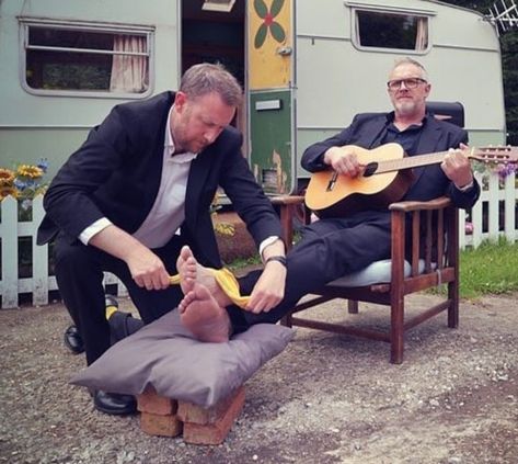 Greg Davies and Alex Horne Greg Davies And Alex Horne, Alex Horne, Physical Affection, Greg Davies, Little People, Comedians, Universe, Actors, Couple Photos