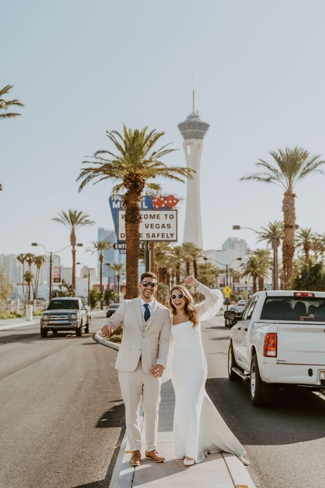 Las Vegas Elopement on Fremont Street - Jenni Photo Co. Las Vegas Temple, Moving To Las Vegas, Las Vegas Photography, Little White Chapel, White Chapel, Vegas Elopement, Las Vegas Elopement, Vegas Trip, Las Vegas Trip