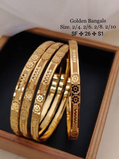 Big Earrings Gold, Simple Gold Bangle, Gold Bangles Indian, Gold Bangles For Women, Gold Bangle Set, Traditional Outfit, Bangle Gold, Bangles Set, Mens Gold Jewelry