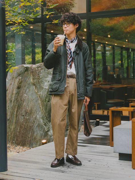 Artist Outfit Style Painter Men, Japanese Fall Fashion Men, Men’s Fashion Japan, Photographer Style Outfits, Japanese Workwear Fashion Mens, Winter Outfit Men Aesthetic, Japan Americana Style, Japanese City Boy Style, Japanese Mens Street Fashion