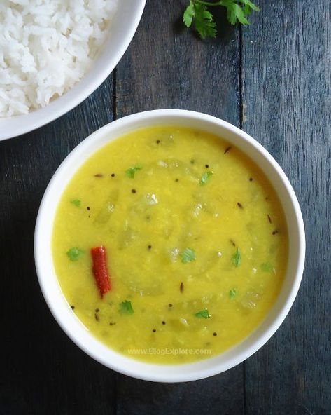 Snake Gourd Moong Dal Curry recipe - easy and healthy Indian style lentils and snake gourd vegetable curry. Indian Peas, Myanmar Food, Gourd Vegetable, Kootu Recipe, Snake Gourd, Dal Curry, Ridge Gourd, Curry Indian, Dal Fry