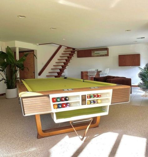 Mid Century Modern Billiard Room, Frank Lloyd Wright Decor, 70s House Aesthetic, Mid Century Loft, Cozy Inn, 70s House, Mid Century Aesthetic, Room Stuff, Retro Interior