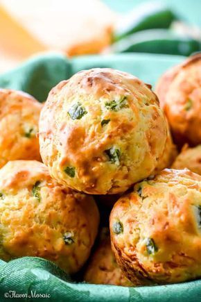 Soda Bread Muffins, Irish Soda Bread Muffins, St Patricks Food, Irish Dinner, Traditional Irish Soda Bread, Irish Bread, Bread Booze Bacon, Irish Cooking, Irish Soda Bread Recipe