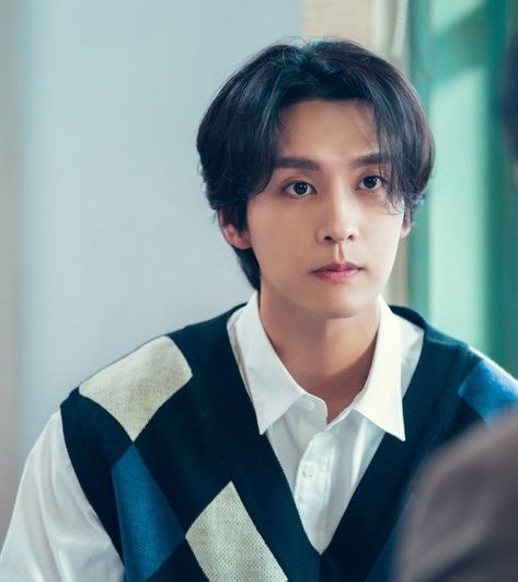 Choi Tae Joon, Kim Hee Won, Kim Young-dae, Twenty Five Twenty One, Korean Male Actors, Track And Field Athlete, Short Hairdos, American Series, Park Shin Hye