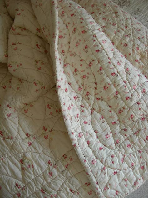 Antique, French hand stitched Rosebud Quilt ~ dating from 1900 - 1920's ~ French Quilt, Shabby Chic Quilts, Country Bedding, Chic Quilts, Quilts Decor, Cottage Bedroom, Shabby Chic Bedrooms, French Cottage, Linens And Lace