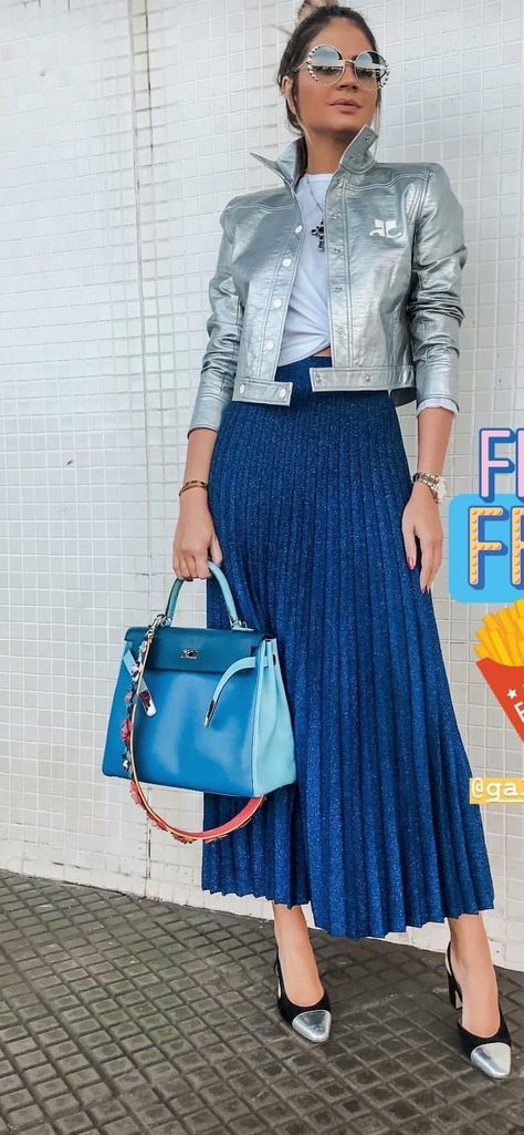 Blue Pleated Skirt Outfit, Blue Skirt Outfits, Sweater Skirt Outfit, Pleated Fashion, Blue Midi Skirt, Skirt Inspiration, Looks Pinterest, Christian Fashion, Metallic Skirt