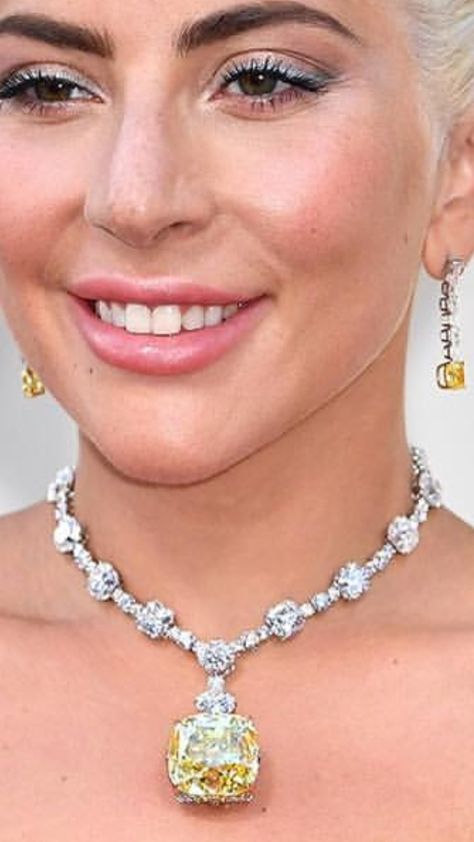 Lady Gaga at the 2019 Oscars wearing a Tiffany Yellow Diamond Necklace and Earrings Tiffany Yellow Diamond Necklace, Lady Gaga Necklace, Tiffany Yellow Diamond, Diamond Necklace And Earrings, Yellow Diamond Necklace, Colored Diamond Jewelry, Bridal Diamond Necklace, Celebrity Jewelry, Headpiece Jewelry