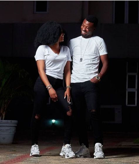 Preppy Couple Outfits, Casual Prewedding Outfit, Black Couples Matching Outfits, Couple Shirts Relationships, Nigerian Bridesmaid Dresses, Couples African Outfits, Engagement Pictures Poses, African Print Dress Designs, Glam Photoshoot