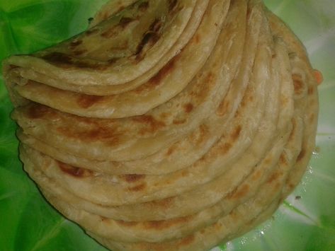 THE SECRET TO SOFT LAYERED CHAPATIS. – mamakebobojikoni Tanzanian Food, Soft Chapati Recipe, Ugandan Food, Kenya Food, Chapati Recipe, Chapati Recipes, Kenyan Food, Roti Recipe, Indian Bread