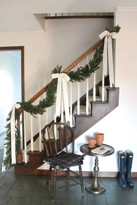 Christmas Stairs Decorations, Christmas Staircase Decor, Christmas Stairs, Christmas Staircase, Christmas Entryway, Staircase Decor, Stair Case, Stair Decor, Minimalist Christmas