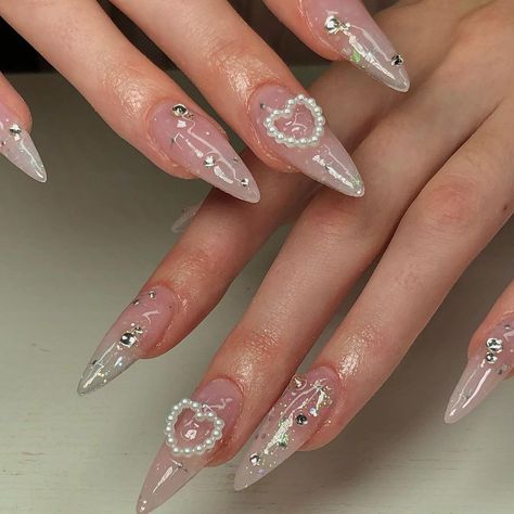 40 Best 2000s Nails to Inspire You Asian Nails, Pretty Gel Nails, Pearl Nails, Soft Nails, Jelly Nails, Gem Nails, Kawaii Nails, Stick On Nails, Minimalist Nails