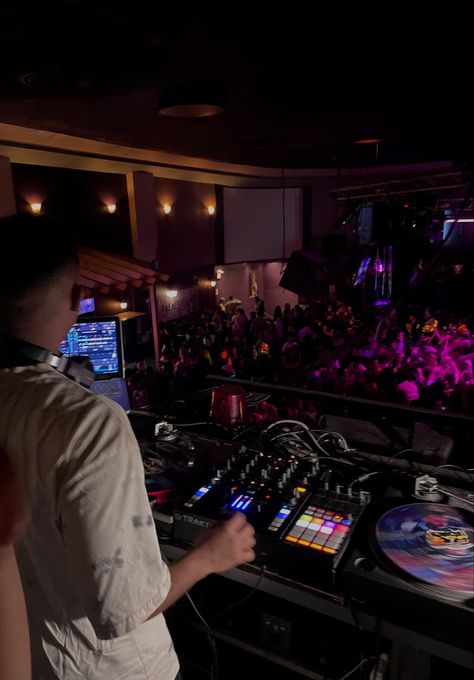 club aesthetic. photo in dj booth above a club. purple lights. people on dance floor. Behind Dj Booth Aesthetic, Dj Booth Aesthetic, Dj Aesthetic Boy, Club Dj Aesthetic, Club Booth, Edc Mexico, Backyard Night, College Night, Party Night Club Aesthetic