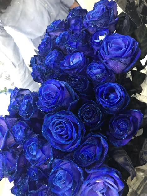 Blue roses. Blue Glitter Roses, Blue Roses Aesthetic, Royal Blue Roses, Roses Bouquet Gift, Blue Roses Wallpaper, Light Blue Roses, Aesthetic Roses, Baby Pink Aesthetic, Rosé Aesthetic