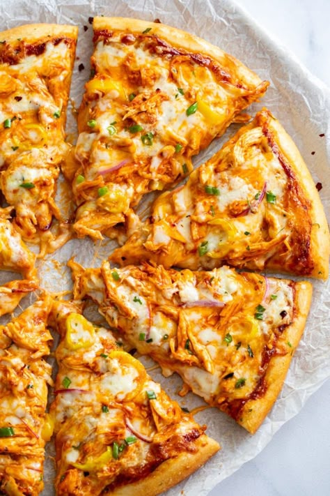 Chicken Banana Peppers, Buffalo Chicken Pizza Recipe, Buffalo Pizza, Chicken Pizza Recipes, Spicy Buffalo Chicken, Buffalo Chicken Recipes, Buffalo Chicken Pizza, Banana Peppers, Pizza Recipes Homemade