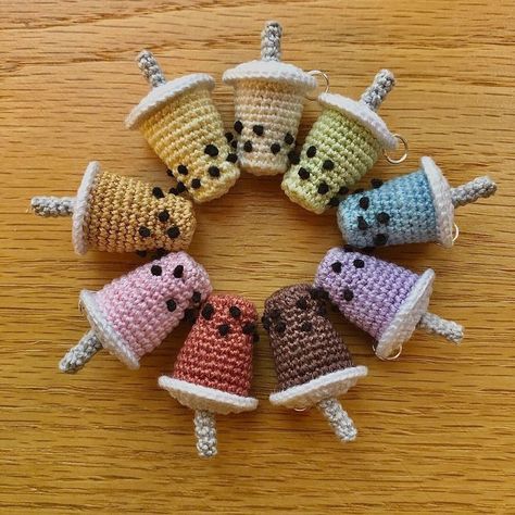 Tiny Crochet, Easy Crochet Animals, Crochet Keychain Pattern, Kawaii Crochet, Crochet Food, Crochet Bookmarks, Quick Crochet, Fun Crochet Projects, Crochet Keychain