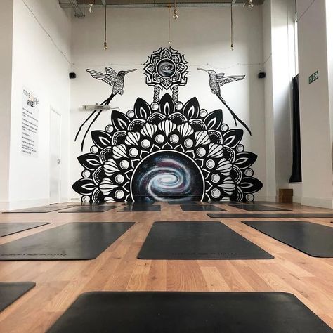 Mandala Wall Painting Ideas, Yoga Studio Wall Mural, Room Wall Drawings Artworks, Massage Room Decor, Wall Drawings, Mural Artist, Yoga Studio Design, Gym Interior, Sacred Geometry Art