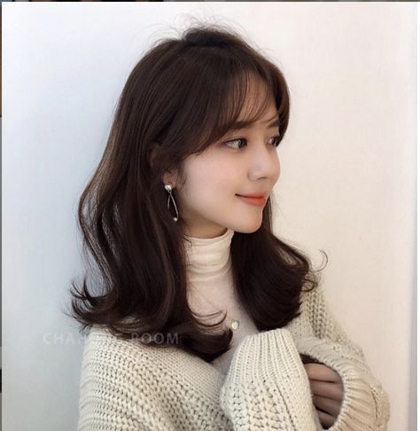 Medium Straight Haircut, Ulzzang Hair, Haircuts For Medium Length Hair, Shot Hair Styles, Mid Length Hair, Permed Hairstyles, Medium Hair Cuts, Korean Hairstyle, Length Hair