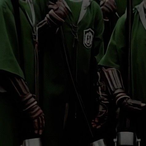 Slytherin Student Aesthetic, Prankster Aesthetic, Scorpius Malfoy Aesthetic, Dramione Aesthetic, Quidditch Aesthetic, Quidditch Slytherin, Hp Characters, Black Vibes, Hogwarts Uniform