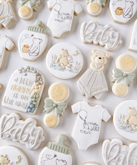 Classic Pooh Bear, Baby Boy Cookies, Gender Reveal Cookies, Baby Shower Sweets, Baby Shower Theme Decorations, Bee Day, Disney Baby Shower, Classic Pooh