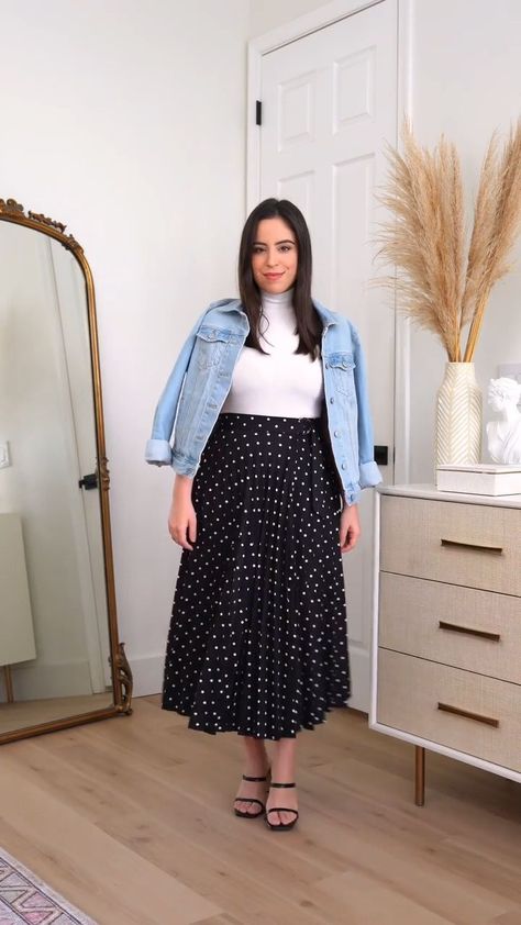 Polka Dots Skirt Outfit, White Polka Dot Skirt Outfit, Sunday Outfit Ideas, Polka Dot Skirt Outfit, Dot Skirt Outfit, Polka Skirt, Black And White Polka Dot Skirt, Dots Outfit, Sunday Outfit