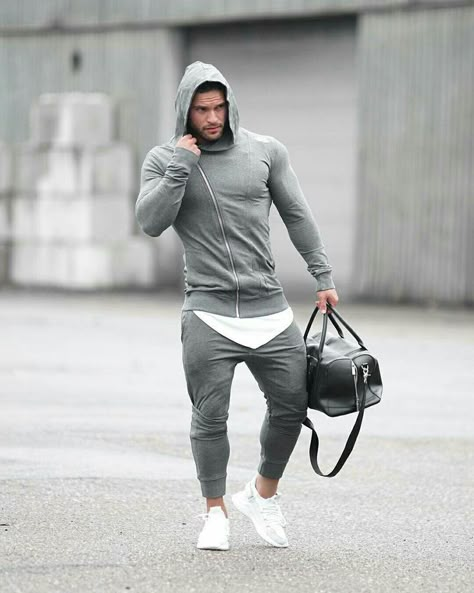 Gym Outfit Men Style, Mens Workout Outfits, Mens Gym Outfits, Men's Workout Clothes, Fit And Fabulous, Street Style Outfits Casual, Mens Casual Suits, Fashion Models Men, Gym Wear Men