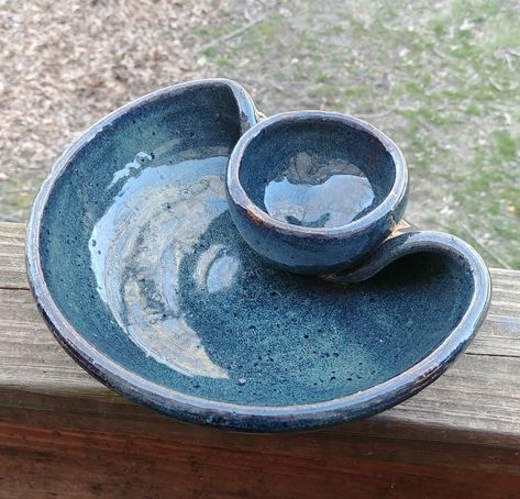 Ceramics Chip And Dip Bowl, Chip And Dip Pottery Bowl, Clay Chip And Dip Bowl, Chip And Dip Ceramic Bowls, Ceramic Chip And Dip Platters, Dip Bowl Ideas, Ceramic Chip And Dip Bowl, Ceramic Things, Ice Bowl