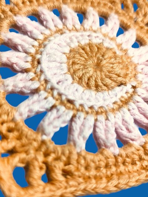 Moon Square Crochet, Sun Pattern Crochet, Sun Granny Square Pattern Free, Sun Granny Square Crochet Pattern, Sun And Moon Crochet Pattern, Sun Crochet Granny Square, Sun Granny Square Free Pattern, Sun And Moon Granny Square Pattern Free, Creative Granny Square