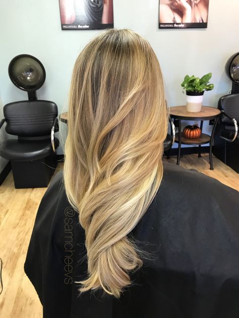 Light Blonde Hair With Dark Lowlights, Honey Beige Blonde Hair Balayage, Dark Brunette Lowlights, Dark Honey Blonde Hair Balayage, Dark Blonde With Lowlights, Light Blonde Hair With Dark Roots, Blonde Hair Caramel, Dark Blonde Hair With Lowlights, Hair Color Blonde And Brown