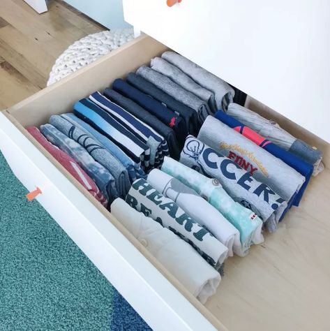 Organized Drawers Clothes, Dresser Organization Ideas, Top Organization Ideas, Bedroom Dresser Organization, Dresser Top Organization Ideas, Bedroom Drawer Organizer, Dresser Top Organization, Diy Drawer Organizer, Best Dresser