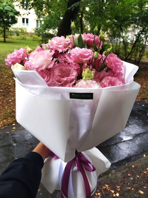 Eustoma Bouquet, Lisianthus Bouquet, Boquette Flowers, Pink Bouquet, Kraft Paper, Flowers Bouquet, Trash Can, Flower Arrangements, Canning