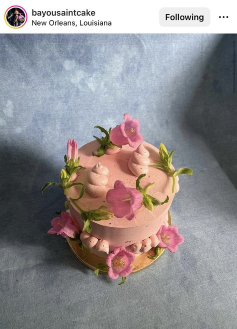 Pink Cake Designs Birthday, Green Cupcakes Ideas, June Cake, Sage Green Cupcakes, Yellow Flower Cake, Flower Cake Ideas, Cakes Cute, Cakes Pretty, Fun Thanksgiving Desserts