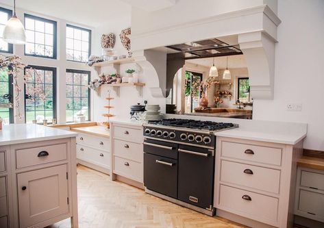 Mirror backsplash Mirror In Kitchen, Antique Mirror Splashback, Antique Mirror Glass, Antiqued Mirror, Mirror Backsplash, Mirror Panels, Kitchen Splashback, Tinted Glass, Shaker Kitchen