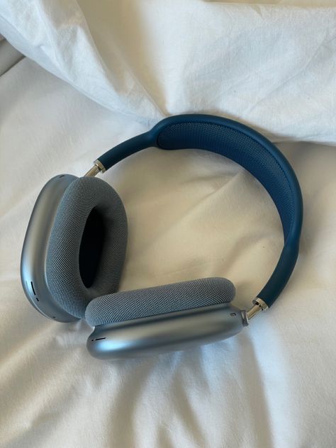 Airpod Max Sky Blue, Airpods Max Aesthetic Blue, Blue Apple Headphones, Blue Airpod Max Aesthetic, Apple Air Max Headphones, Blue Headphones Aesthetic, Airpod Max Blue, Air Max Headphones, Apple Max Headphones