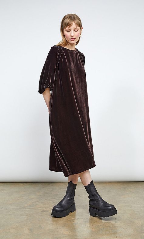 Brown Velvet Dress, Dress Layering, Velvet Midi Dress, Dress With Short Sleeves, Large Clothes, Brown Velvet, Clothing Size Chart, Shoe Size Chart, Velvet Dress